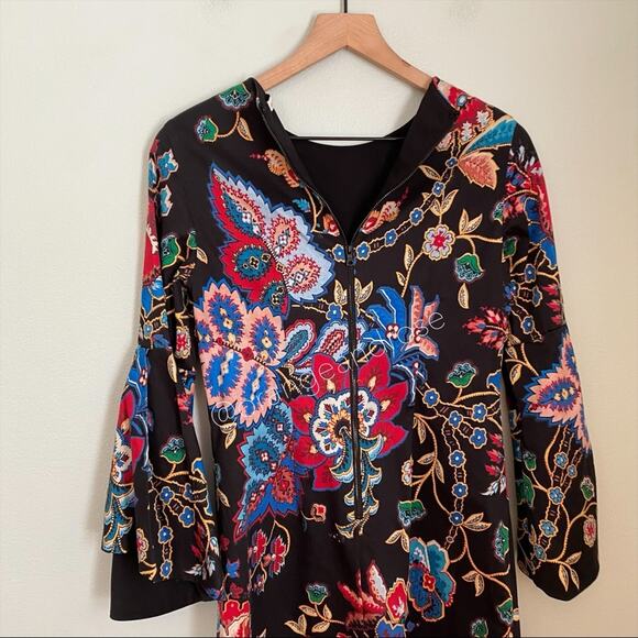 Alice + Olivia Black Paisley Long Flare Sleeve Mini Dress 2 - Picture 4 of 16